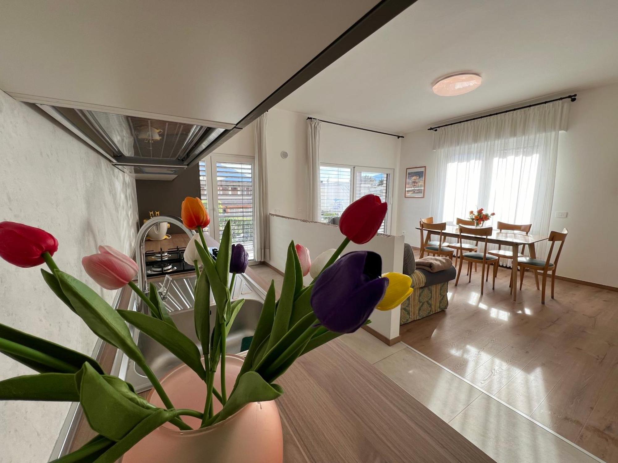 Casa Paola Central Stay By The Lake Домасо Екстериор снимка