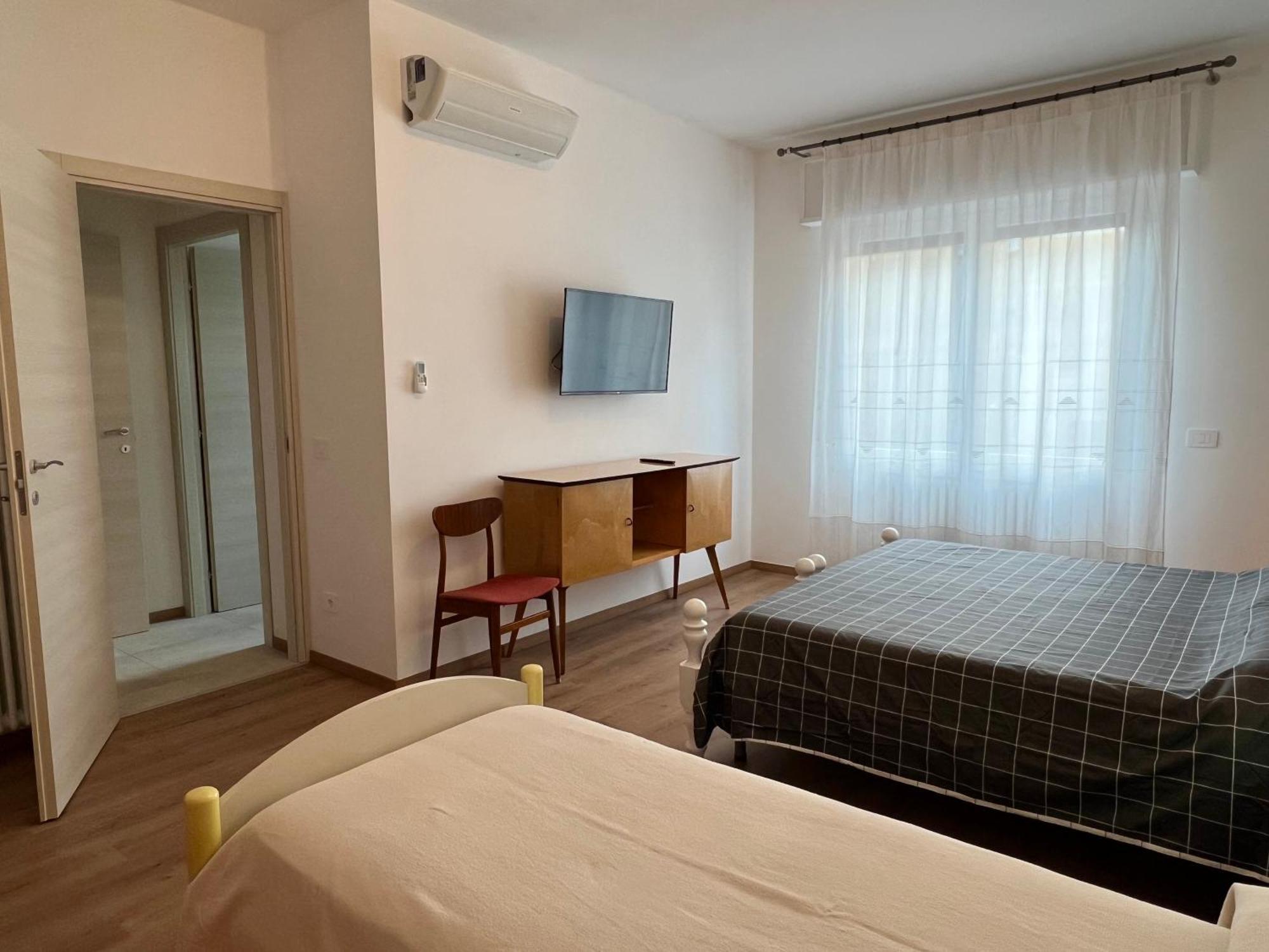 Casa Paola Central Stay By The Lake Домасо Екстериор снимка