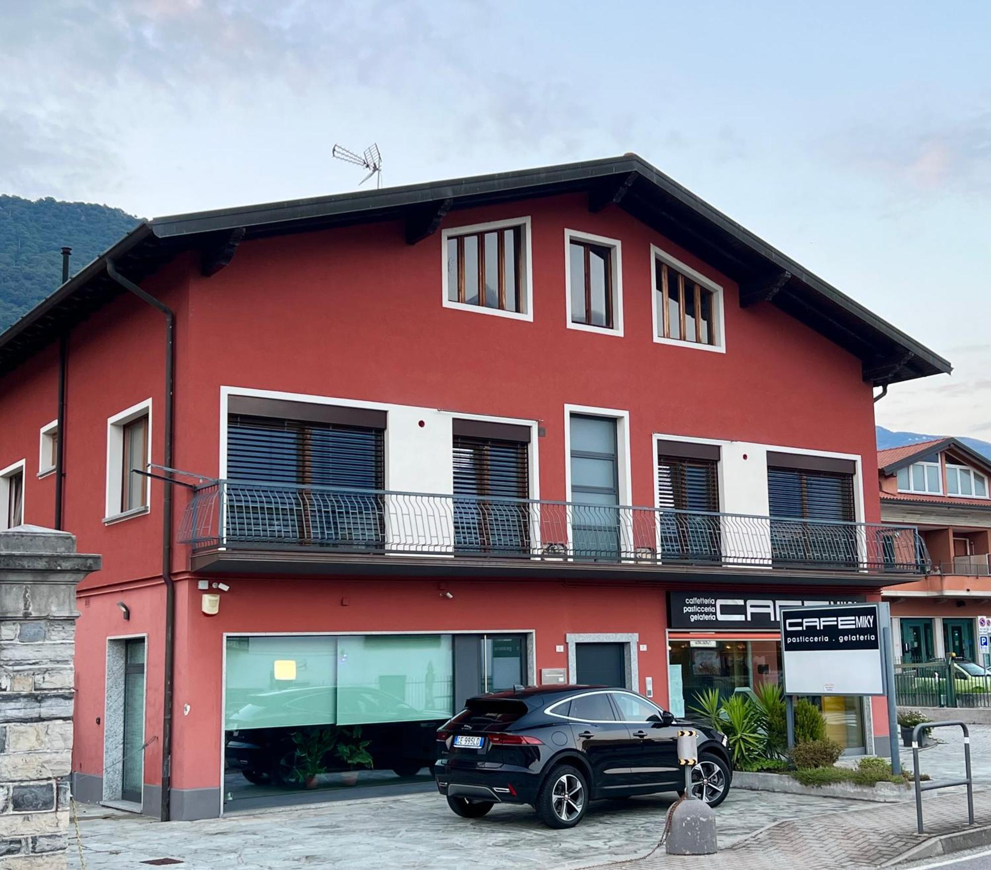 Casa Paola Central Stay By The Lake Домасо Екстериор снимка